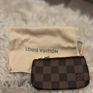 GIFTABLE pristine Louis Vuitton Key Pouch Damier Ebene